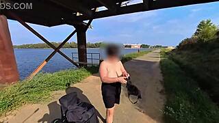 un milf gros nichons naturels velo nue outdoor