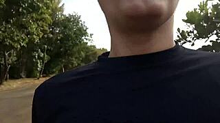 coroa gostosa sucking pedestrian cock right on the street daytime!