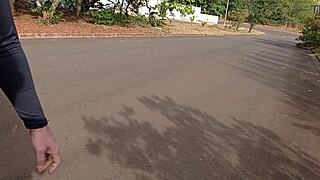 coroa gostosa sucking pedestrian cock right on the street daytime!