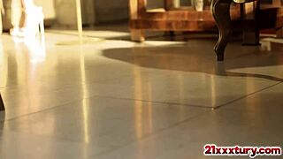 gorgeous milf shalina devine tribs and 69s with cute blonde zazie skymm