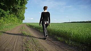 Rip sexy Croatian leggings flash tight yoga ass!