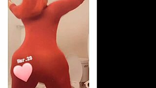 voyeur catches erotic milf's big ass up close
