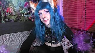 i can't stop fingering my cute big ass milf nympho pussy while twerking on cam tonight