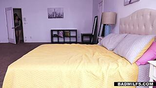 dirty brennna sparks gets fucked by dirtier stepmom richelle ryan 😈