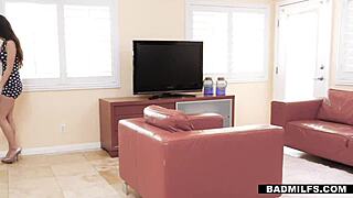 dirty brennna sparks gets fucked by dirtier stepmom richelle ryan 😈