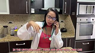 Mi madrastra doctora milf con culo grande cae en mi trampa caliente