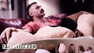 Polygynist hubby rides two wives doggystyle in hot threesome 😈🍆💦