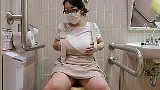 【masturbating selfie】pantyless excitement soaks pussy in store toilet