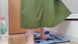 人妻が洗面所でこっそりオナニーして感じまくってるよ