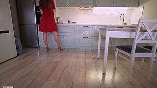 😲 my stepmom's such a slut cheating on dad with me! 👠🍑