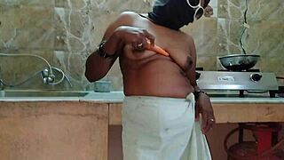 whoa, auntie maid sneaks carrot deep in her pussy masturbating hard in the kitchen 😈🍆