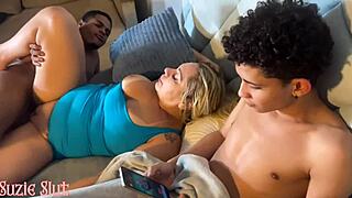 Madrasta safada provoca enteado e transa com marido corno