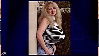 Downblouse BBW Fat Milf HUGE TITS Exposed!