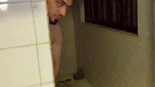 Madrasta gostosa shows big pussy in kitchen