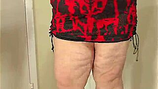 check out jamdown26 ssbbw dancing sexy in mini skirt n heels 😍💃