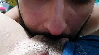 damn, watch her SUCK that juicy pussy without pulling down the jeans!