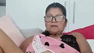 Jarochita mature solo masturbation closeup with dildo toys homemade amateurs fingering wet pussy