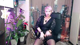 my stepmom's webcam slut dances teases juicy pussy closeup 😏