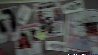 Milf redhead licks pussy in hot les threesome?