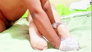 mature's foot massage turns into deep pussy lick and squirt