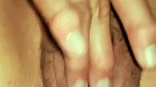 Filipina mom, finger my wet pussy?