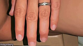 Filipina mom, finger my wet pussy?