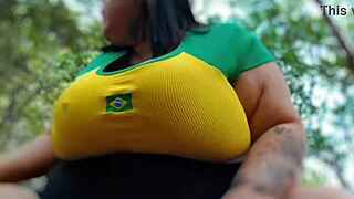 BBW Brasileira Mary Jhuana Masturbates Dildo Park Exhibition!