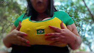 BBW Brasileira Mary Jhuana Masturbates Dildo Park Exhibition!