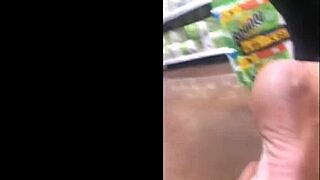 wanna worship this public milf's soles?