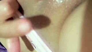 damn girl that big ass dildo makes you squirt so hard???