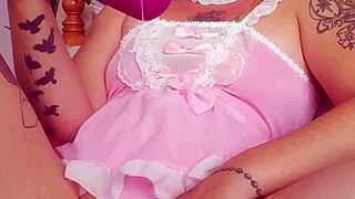 cute milf vibes pussy solo till she orgasms