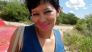 Esposa ninfomana su chupa la verga al de la grua!!