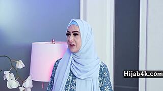 ¡tus tetas bajo el hijab son igual de grandes que las de mi novia madrastra!