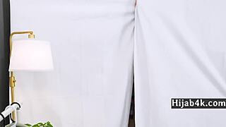 ¡tus tetas bajo el hijab son igual de grandes que las de mi novia madrastra!