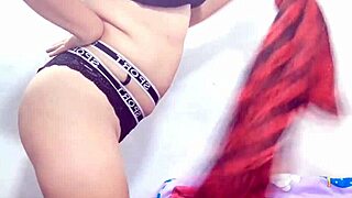 Latina babe shakes big ass begging papi fuck