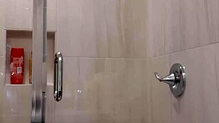 Big Booty Milf Soaps Up Her Juicy Ass in Steamy Shower!