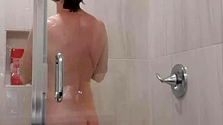 Big Booty Milf Soaps Up Her Juicy Ass in Steamy Shower!