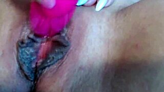 Cool mature webcam whore aimee close-up juicy shaved cunt