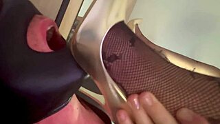 Viviane Martix babysitter fucks toys hard in homemade session