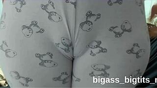 Fat Amateur Camel Toe Masturbation in Pajamas