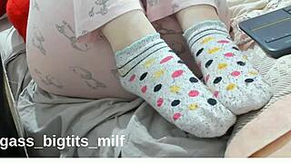 love these fat milf feet in socks??