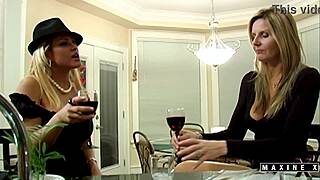 Blonde velvet spreads maxines thighs for intense pussy licking