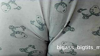 Camel toe rubb ng pussy n pajamas