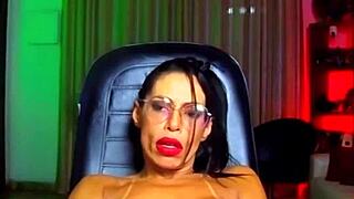 Sexy brunette on side fulfills all amateur dreams