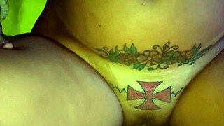 Corno gozou dentro da casada gostosa