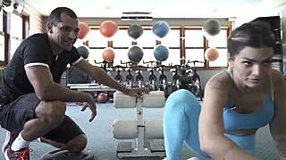 Gostosa brazilian milf teases