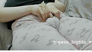 Swollen pussy-pussy w th pajamas- masturbate w th pajamas- rubb ng pussy w th pajamas
