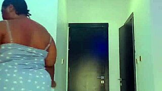 ebony ass shaking and bouncing close up