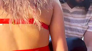 latina con traje rojo lencería provoca a su exnovio