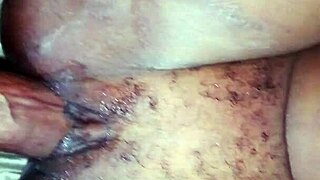 �jaculation sur la chatte poilue in pov